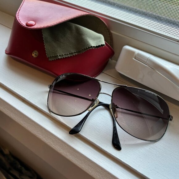 Ray-Ban Vintage Aviator Sunglasses (Unisex) – With Case & Cloth - Picture 1 of 3